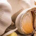Garlic manure or garlic decoction: recipe and uses in the garden