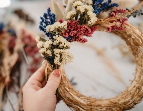 Make a crown of dried flowers